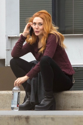 130229533_picturepub-elizabeth-olsen-001.jpg